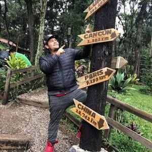 Meet your Posher, Adrian